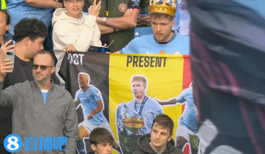 致敬蓝月传奇！曼城赛前看台Tifo：King Kev！